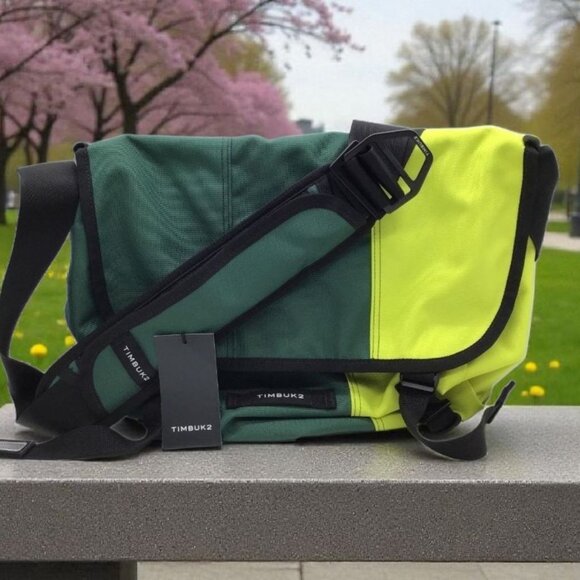 Timbuk2 Lime & Forest Green Colorblock Stripe Messenger Bag NWT - Picture 1 of 6